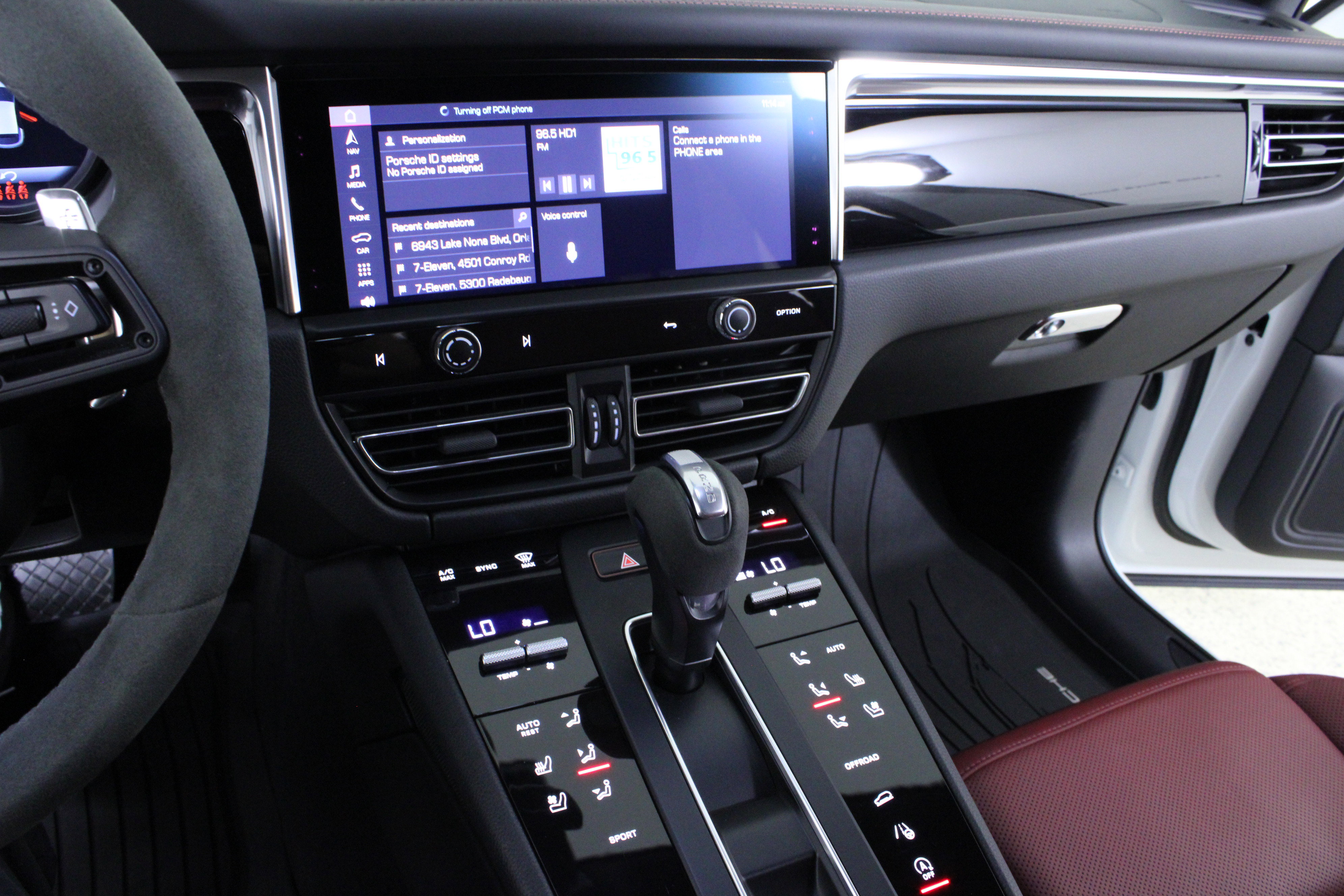 Used 2022 Porsche Macan AWD/4WD image 26