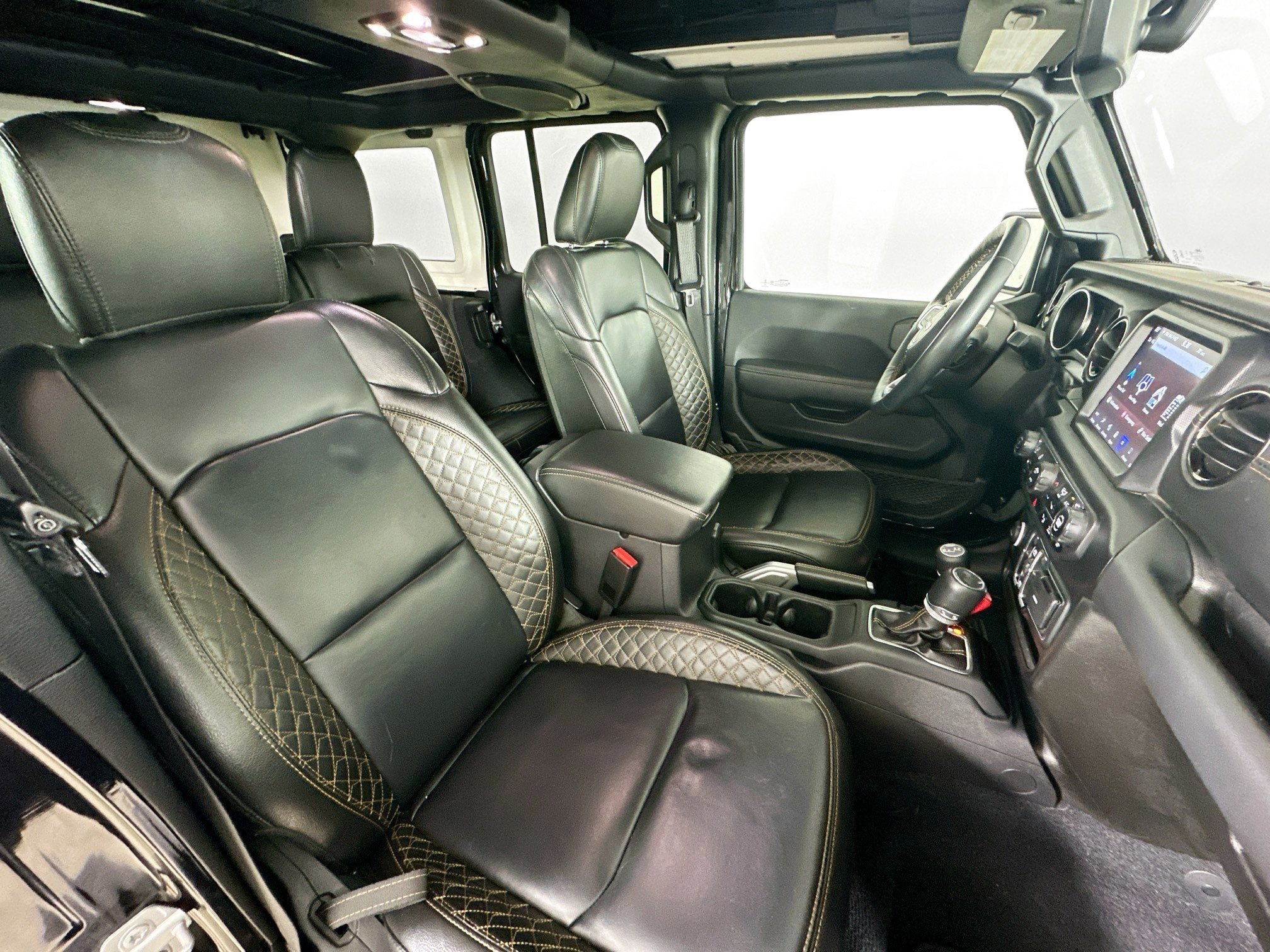 Used 2022 Jeep Wrangler Unlimited Sahara AWD/4WD image 34