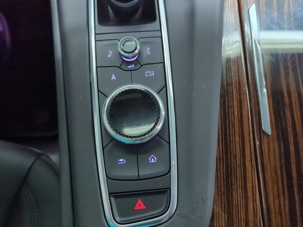 Used 2022 Cadillac Escalade Luxury w/ LPO, Floor Liner Package AWD/4WD image 20