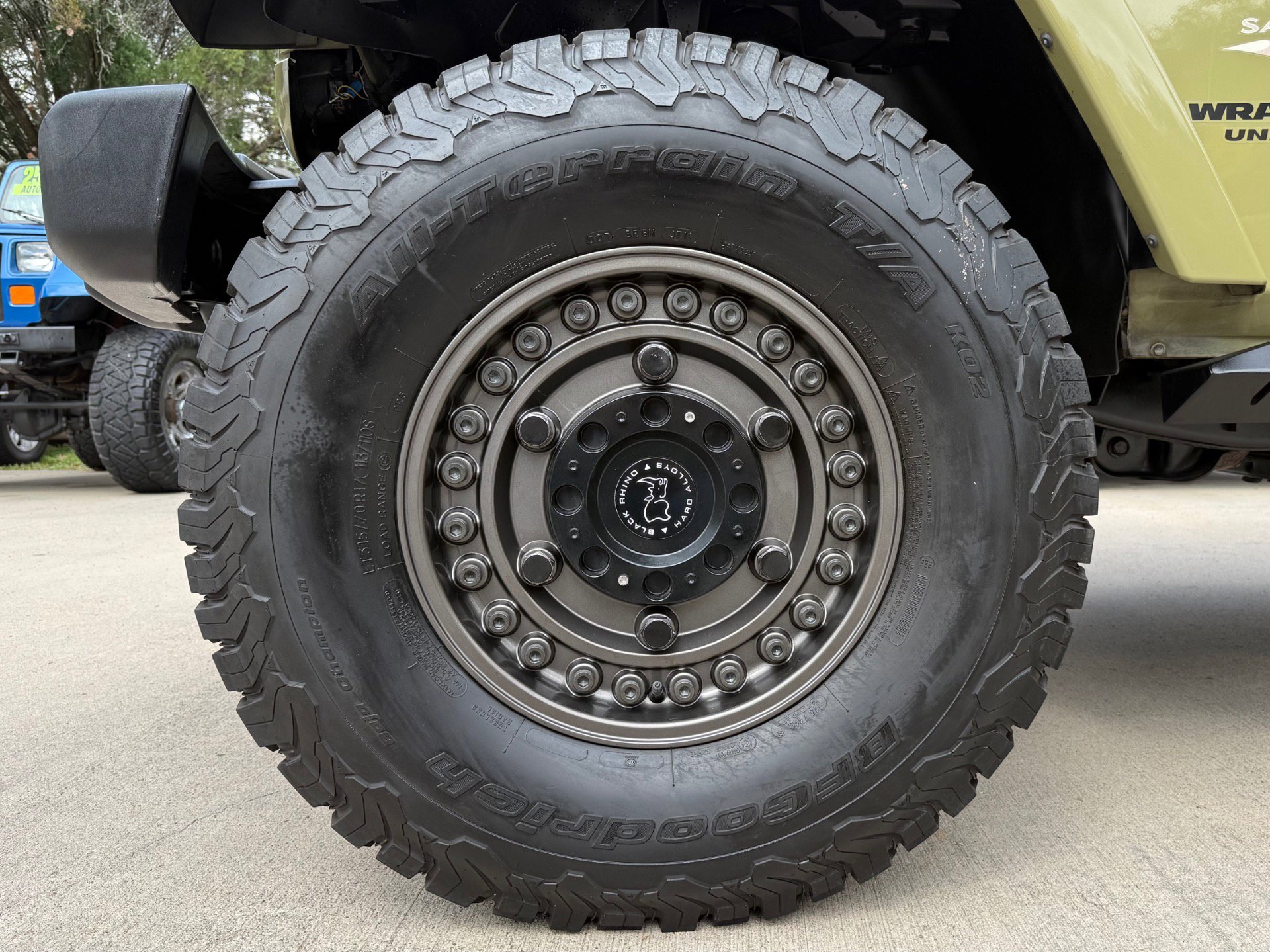 Used 2013 Jeep Wrangler Unlimited Sahara w/ Connectivity Group image 6