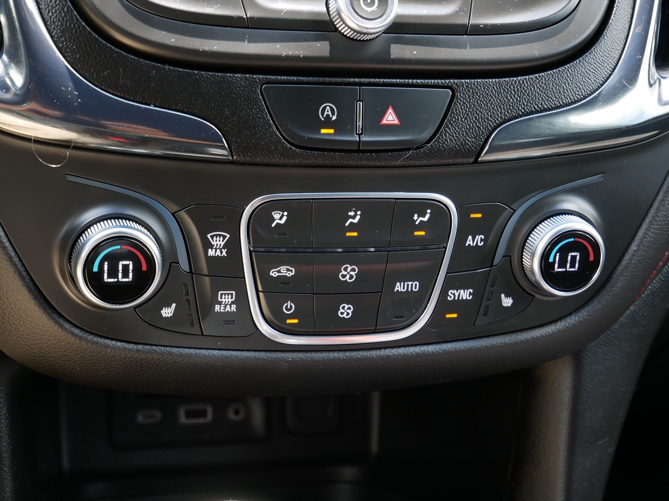 Used 2022 Chevrolet Equinox RS w/ Infotainment Package AWD/4WD image 23