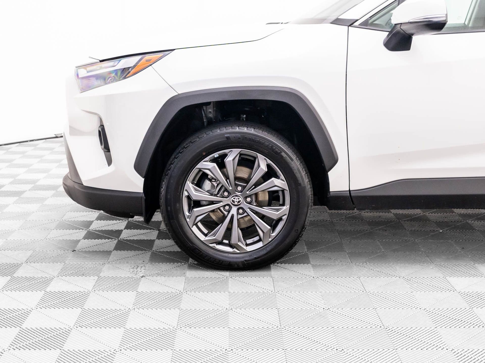 Used 2022 Toyota RAV4 XLE Premium AWD/4WD image 35