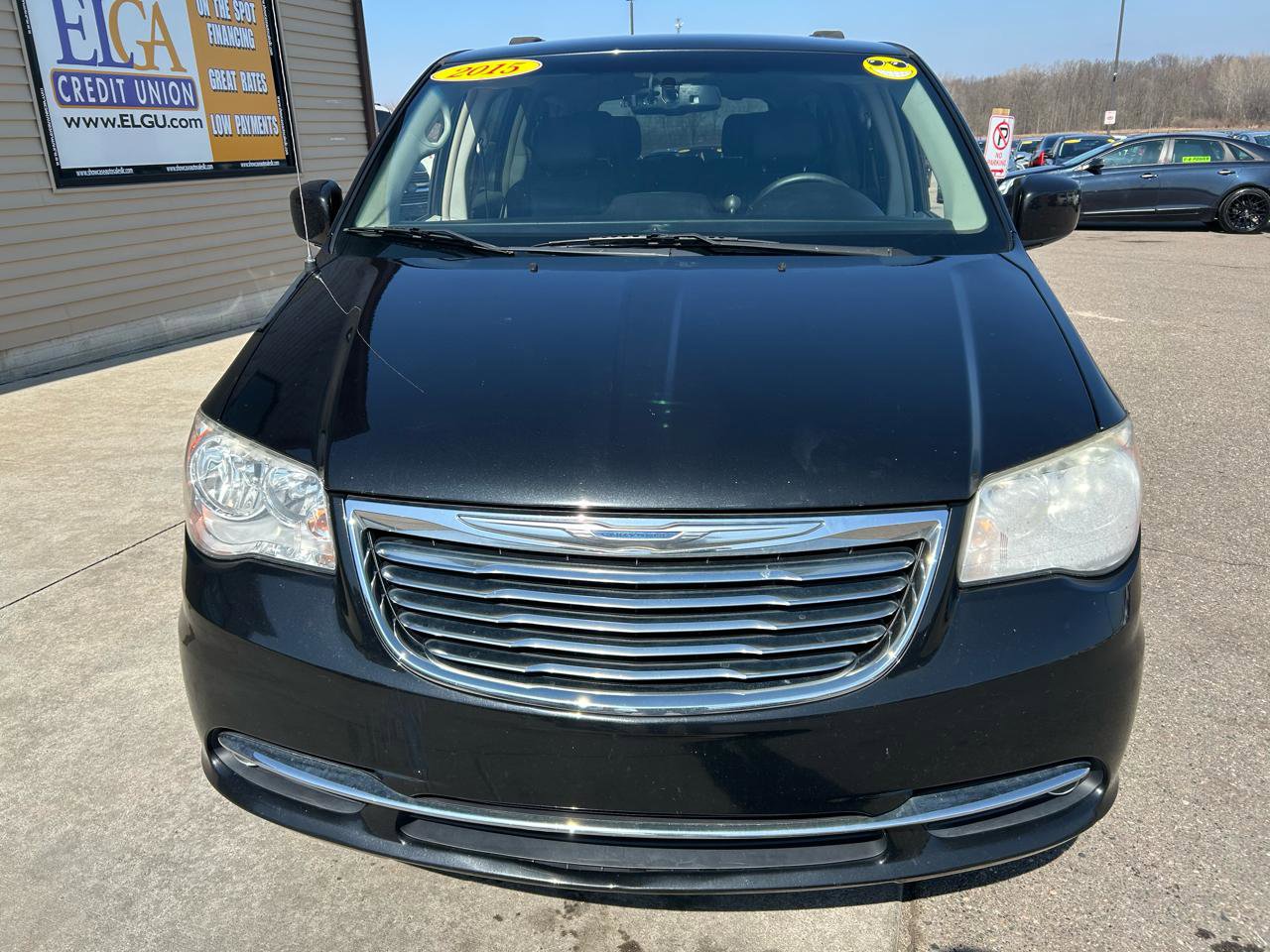 Used 2015 Chrysler Town & Country Touring image 2