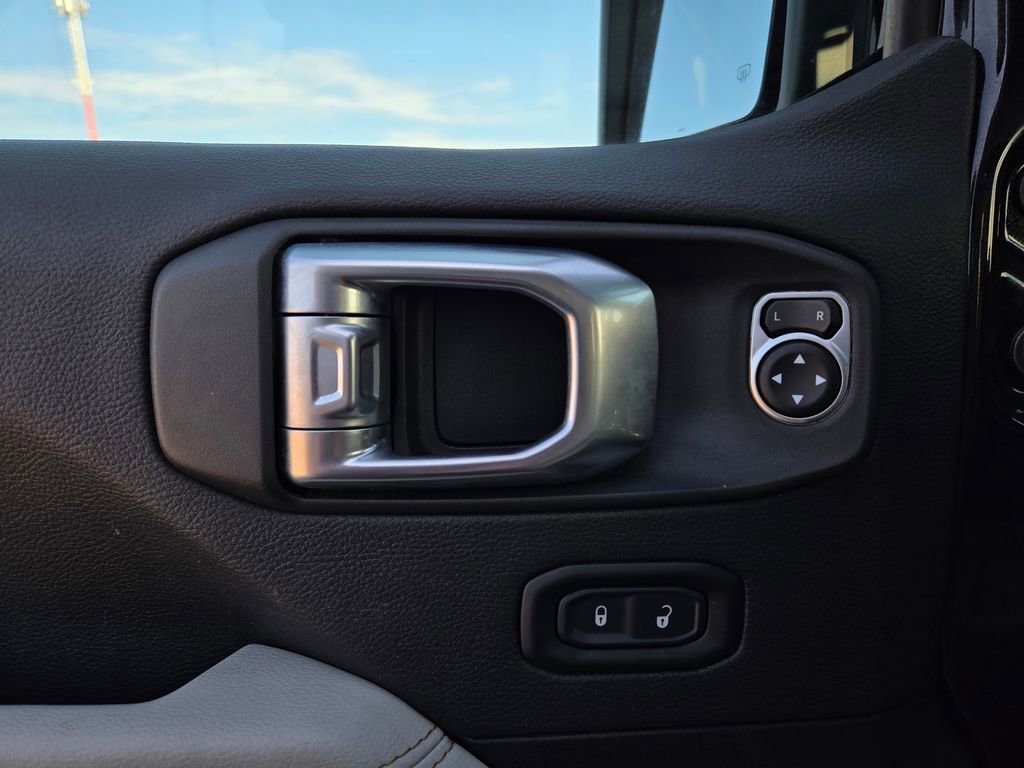 Used 2021 Jeep Gladiator Overland image 12