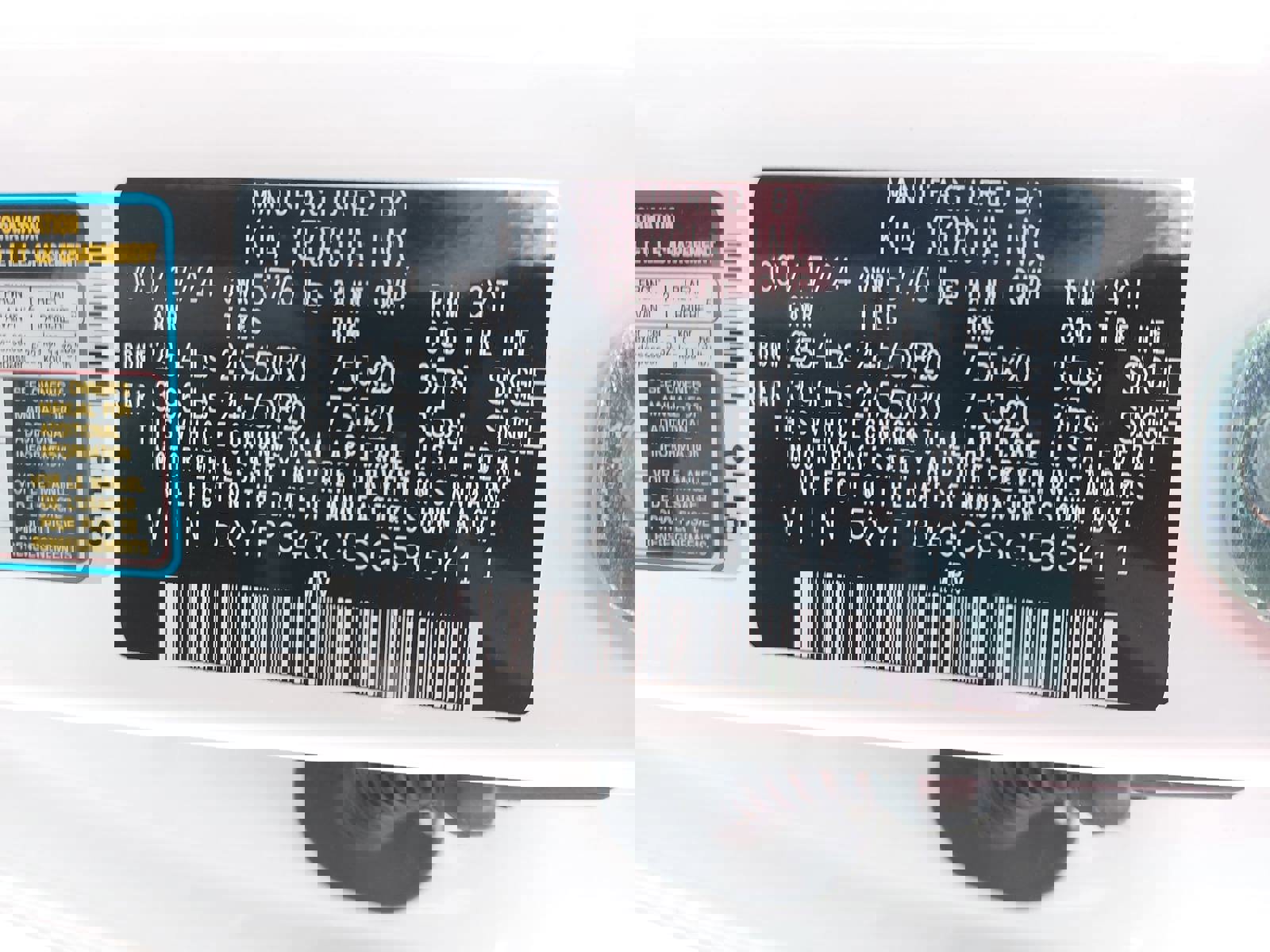 Used 2025 Kia Telluride EX w/ EX Captain's Chair Package image 39