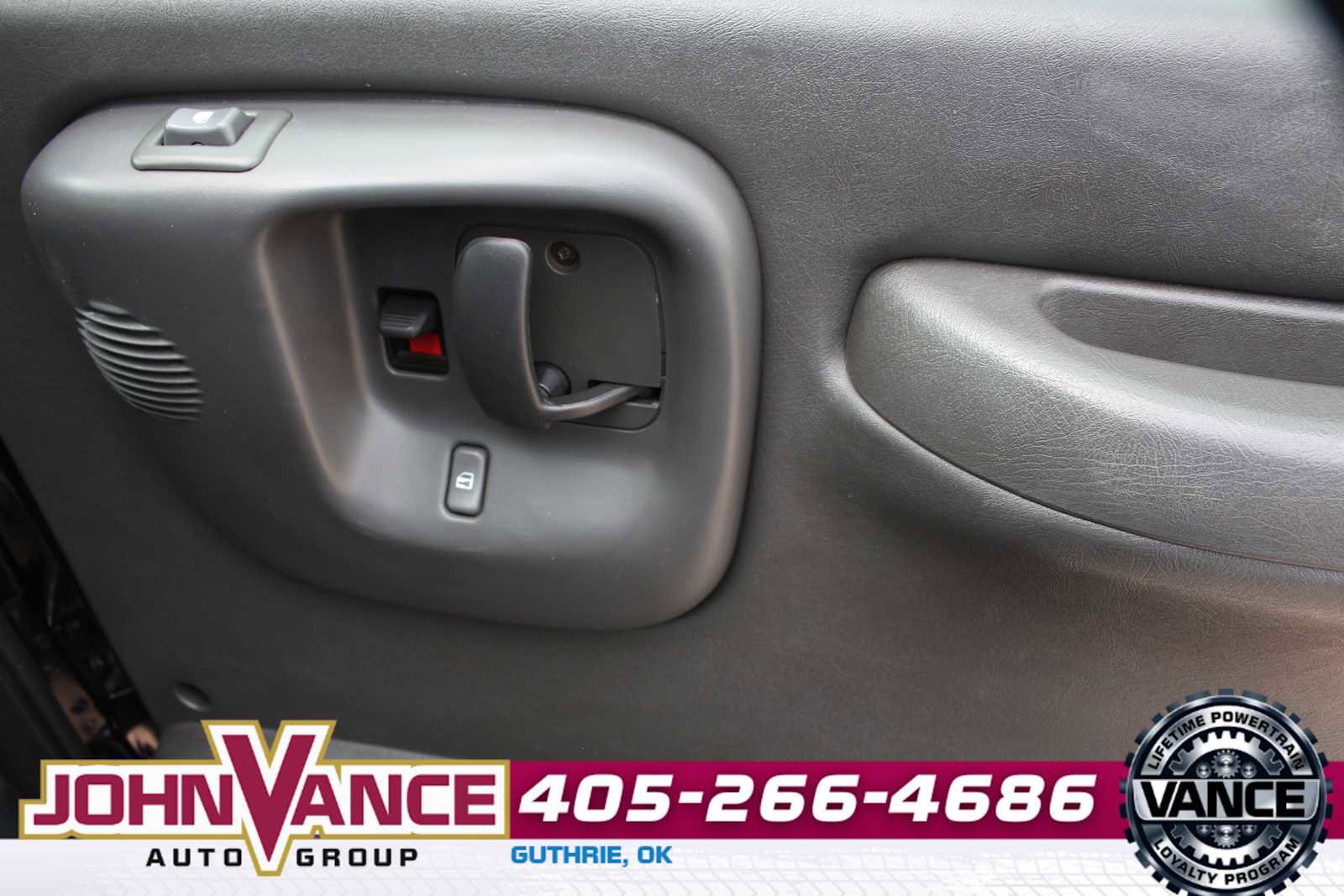 Used 2005 GMC TopKick C4500 2WD Crew Cab image 16