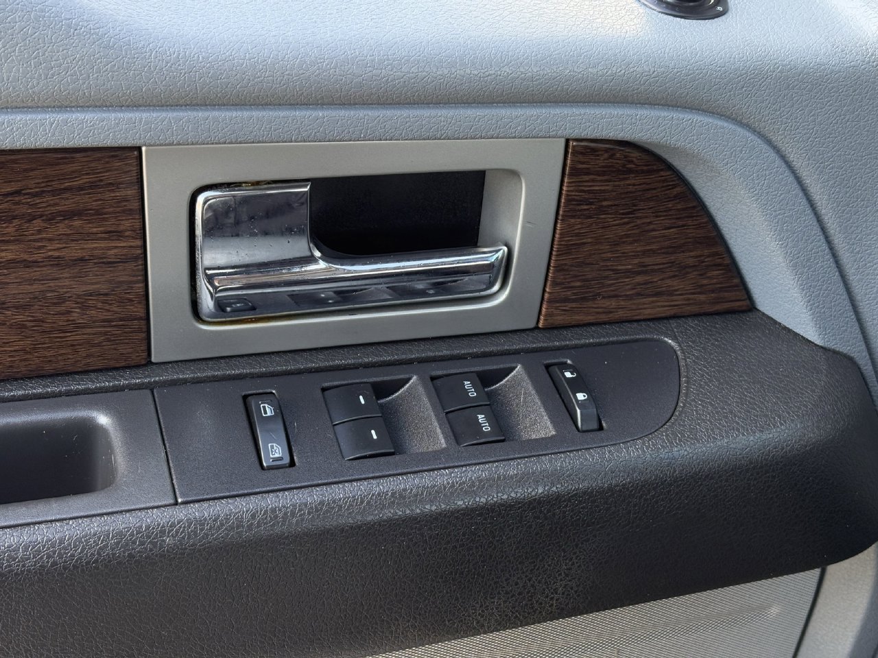 Used 2013 Ford F150 Lariat w/ Mid Equipment Group RWD image 25