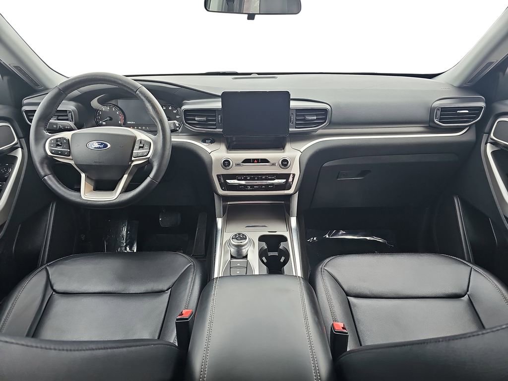 Used 2021 Ford Explorer XLT w/ Equipment Group 202A image 9