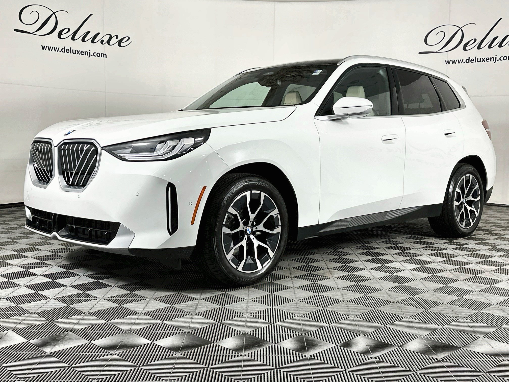 Used 2025 BMW X3 xDrive30i w/ Convenience Package AWD/4WD image 3