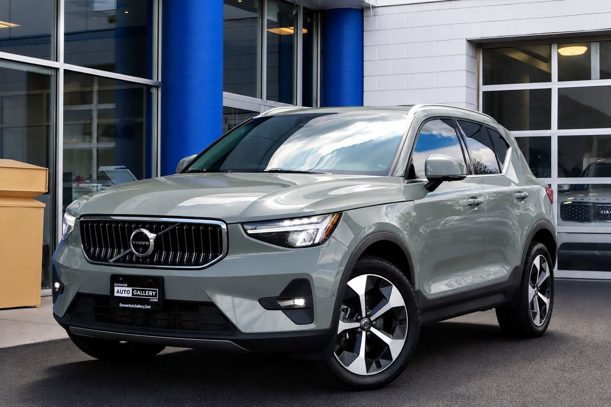 Used 2024 Volvo XC40 B5 Plus