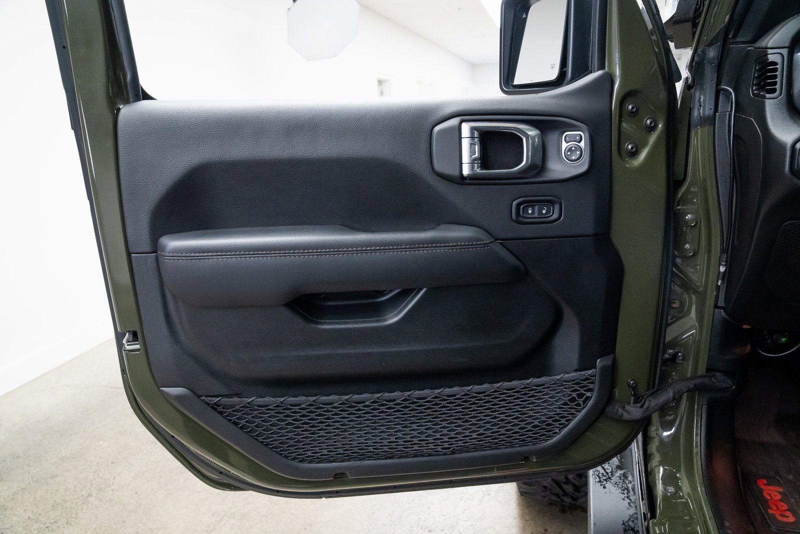 Used 2022 Jeep Wrangler Unlimited Rubicon w/ Trailer Tow Package image 13