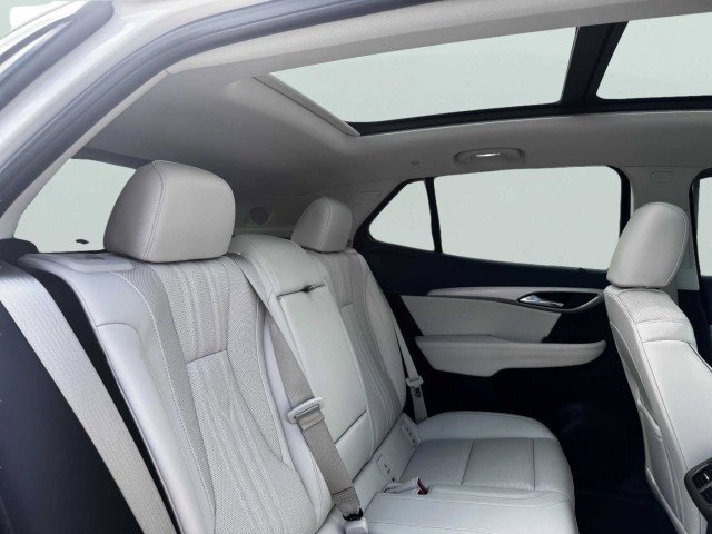 Used 2024 Buick Envision Avenir image 48