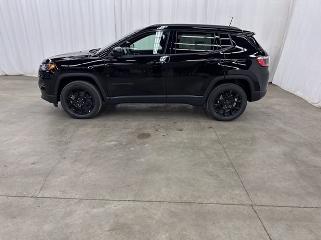 New 2026 Jeep Compass Latitude image 30