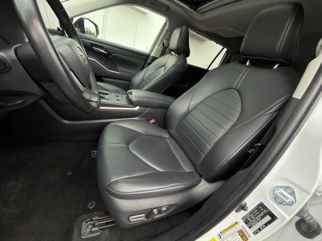 Used 2023 Toyota Highlander XLE AWD/4WD image 25