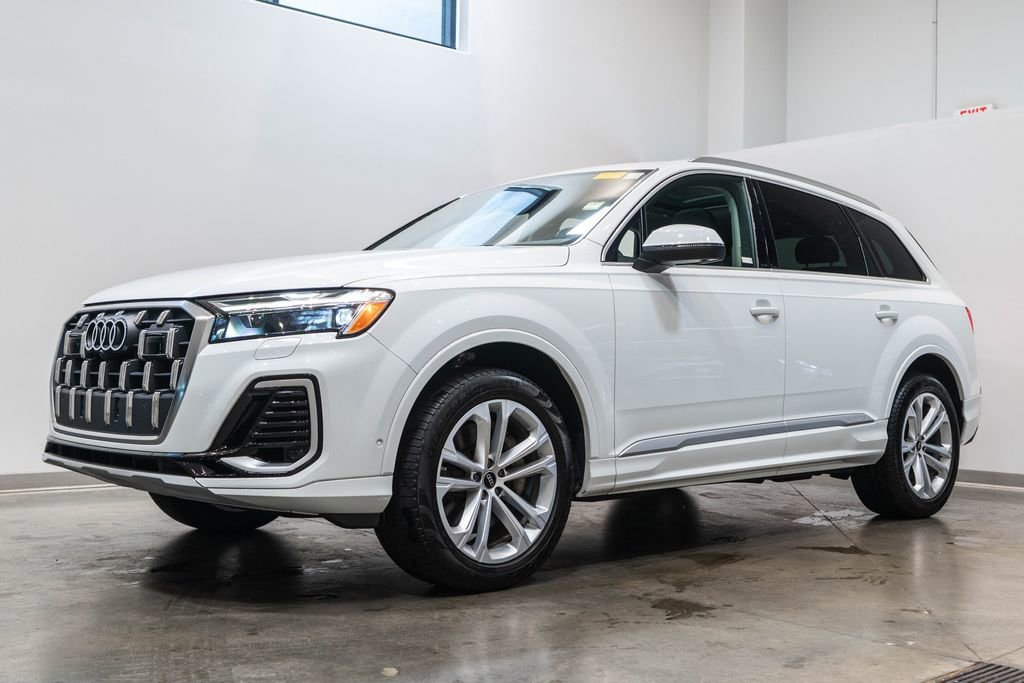 Used 2025 Audi Q7 3.0T Premium Plus AWD/4WD image 3