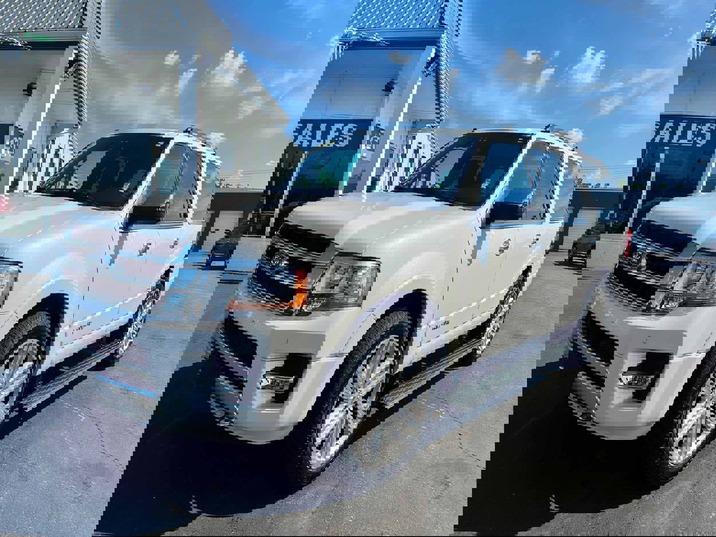Used 2017 Ford Expedition Platinum image 1