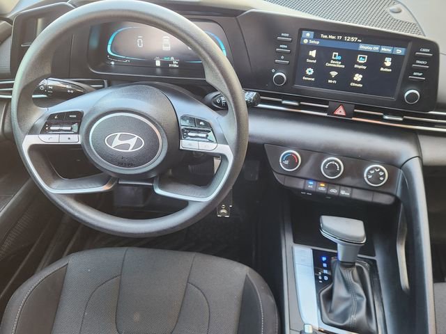 Used 2025 Hyundai Elantra SE image 26
