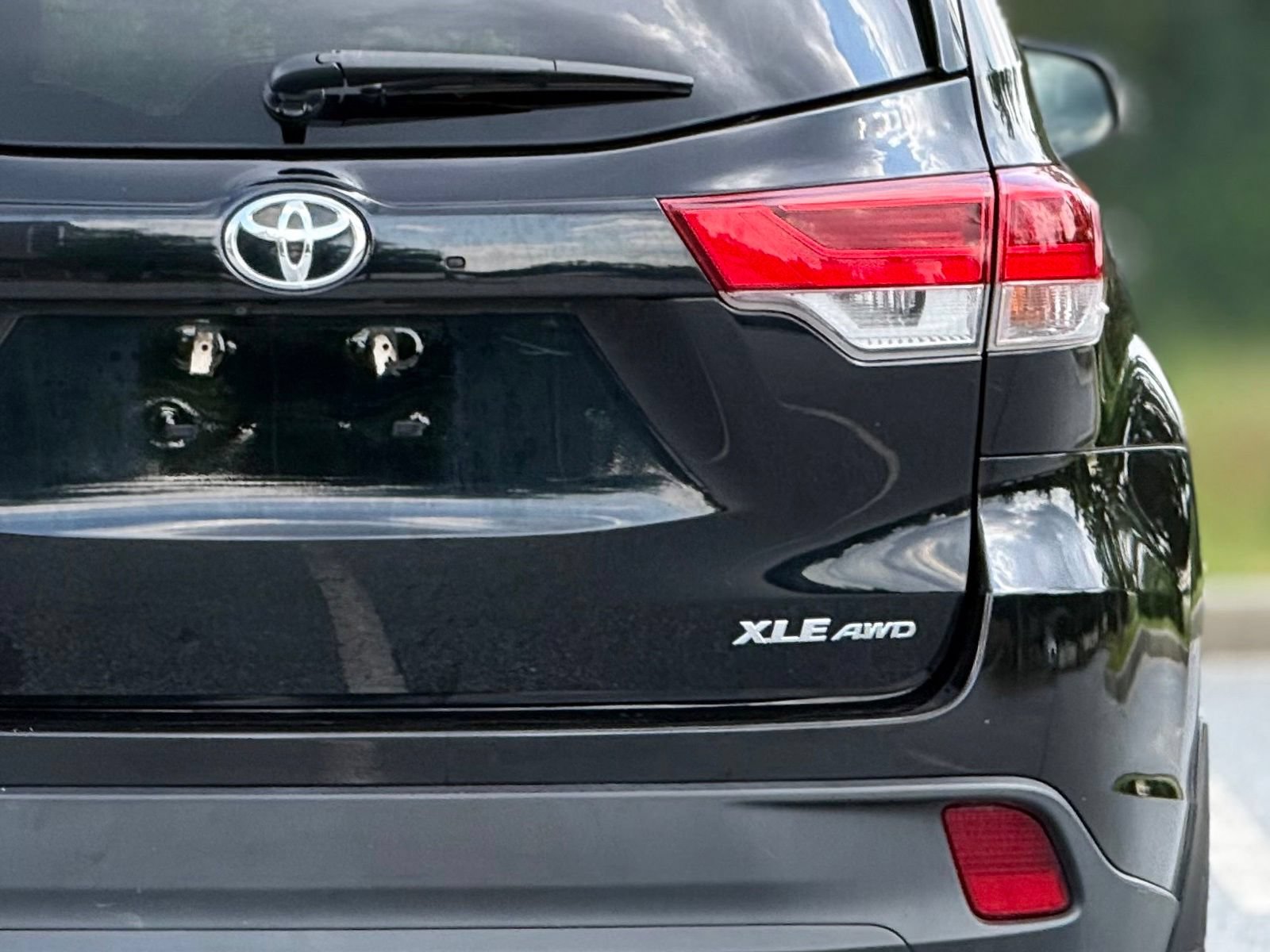 Used 2019 Toyota Highlander XLE AWD/4WD image 17