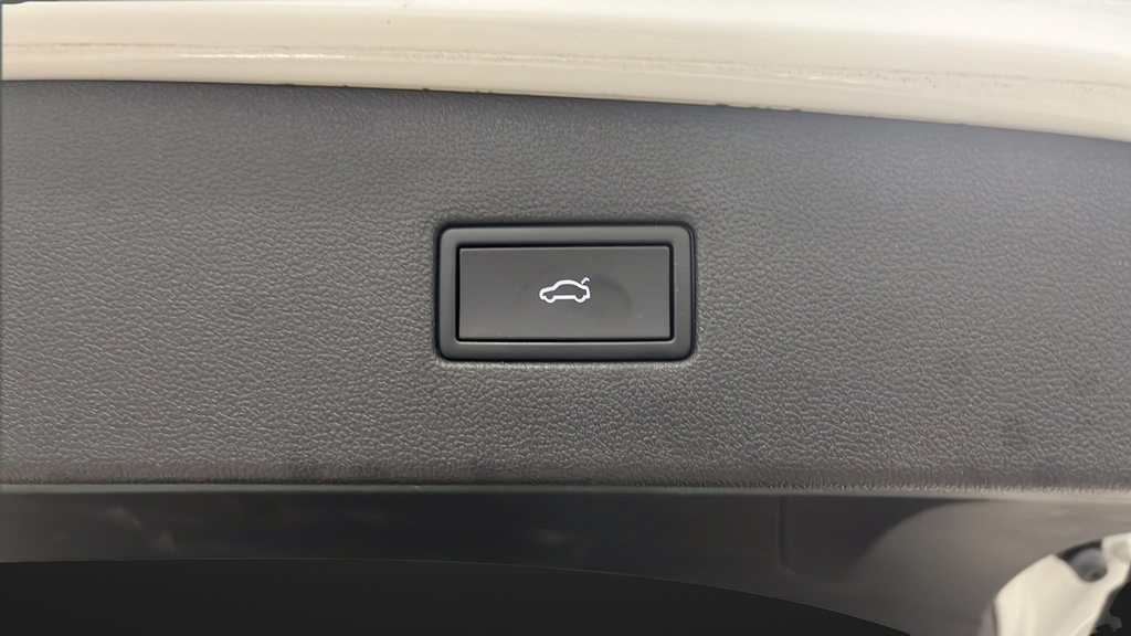 Used 2024 Volkswagen Tiguan SEL R-Line AWD/4WD image 29