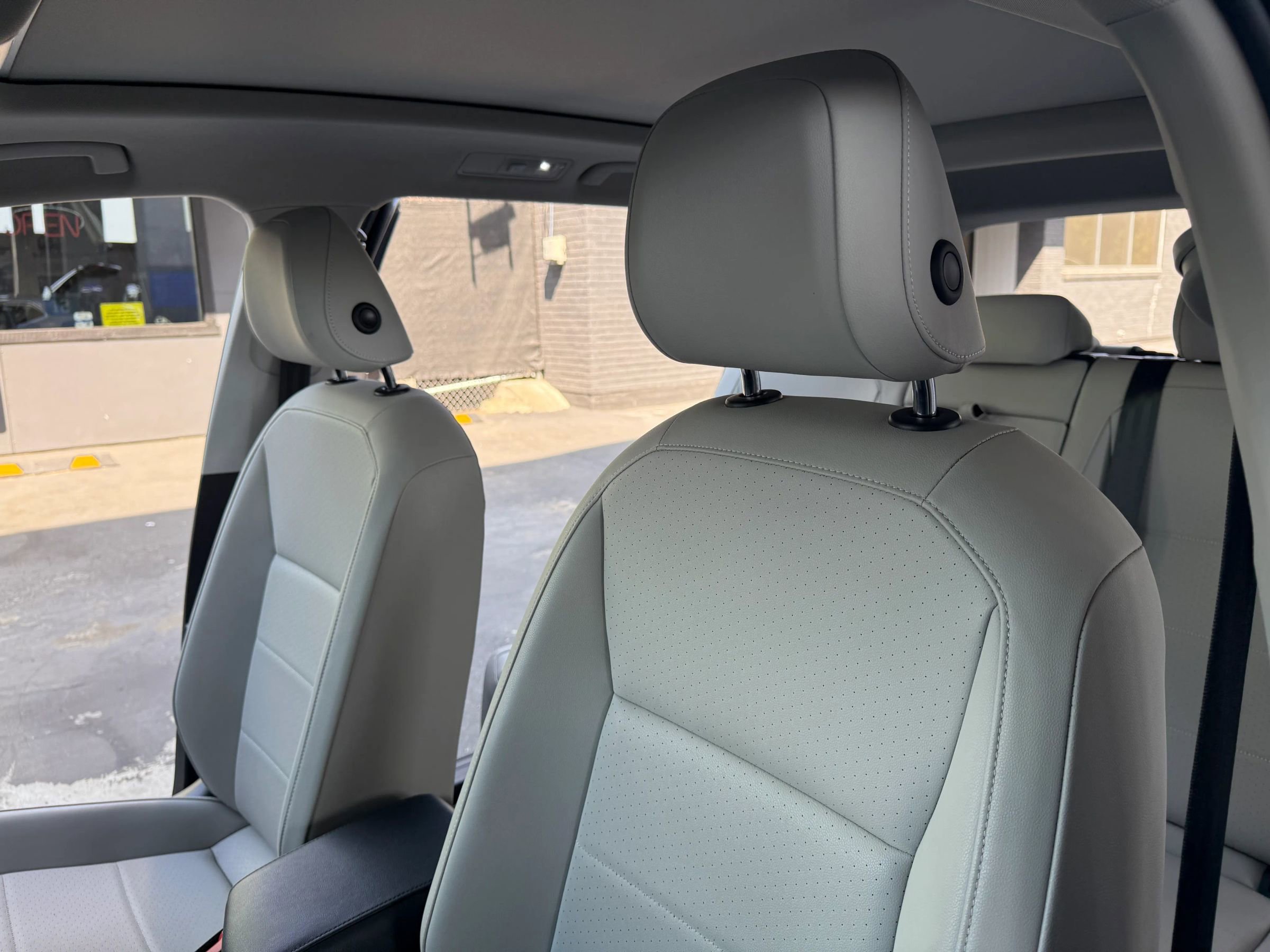 Used 2019 Volkswagen Tiguan SE w/ Panoramic Sunroof Package image 11