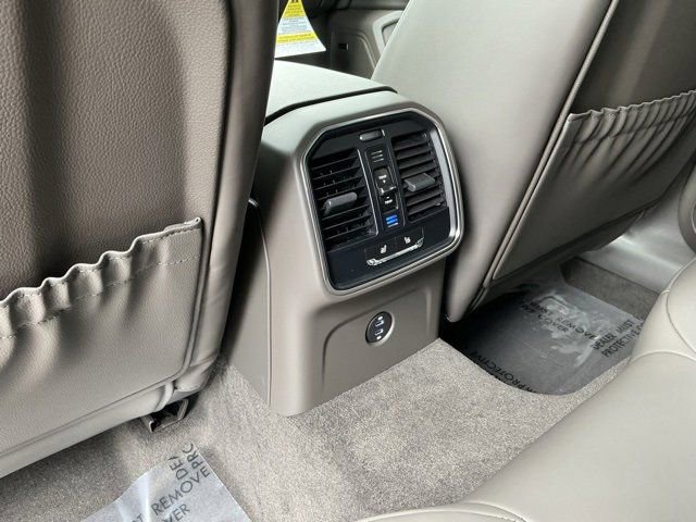 New 2025 Porsche Macan image 19