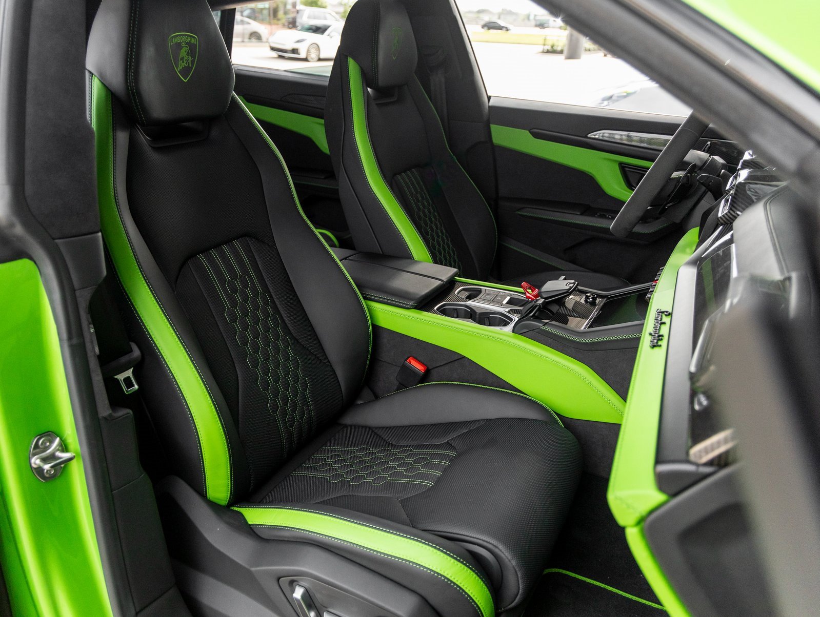 Used 2025 Lamborghini Urus SE image 54