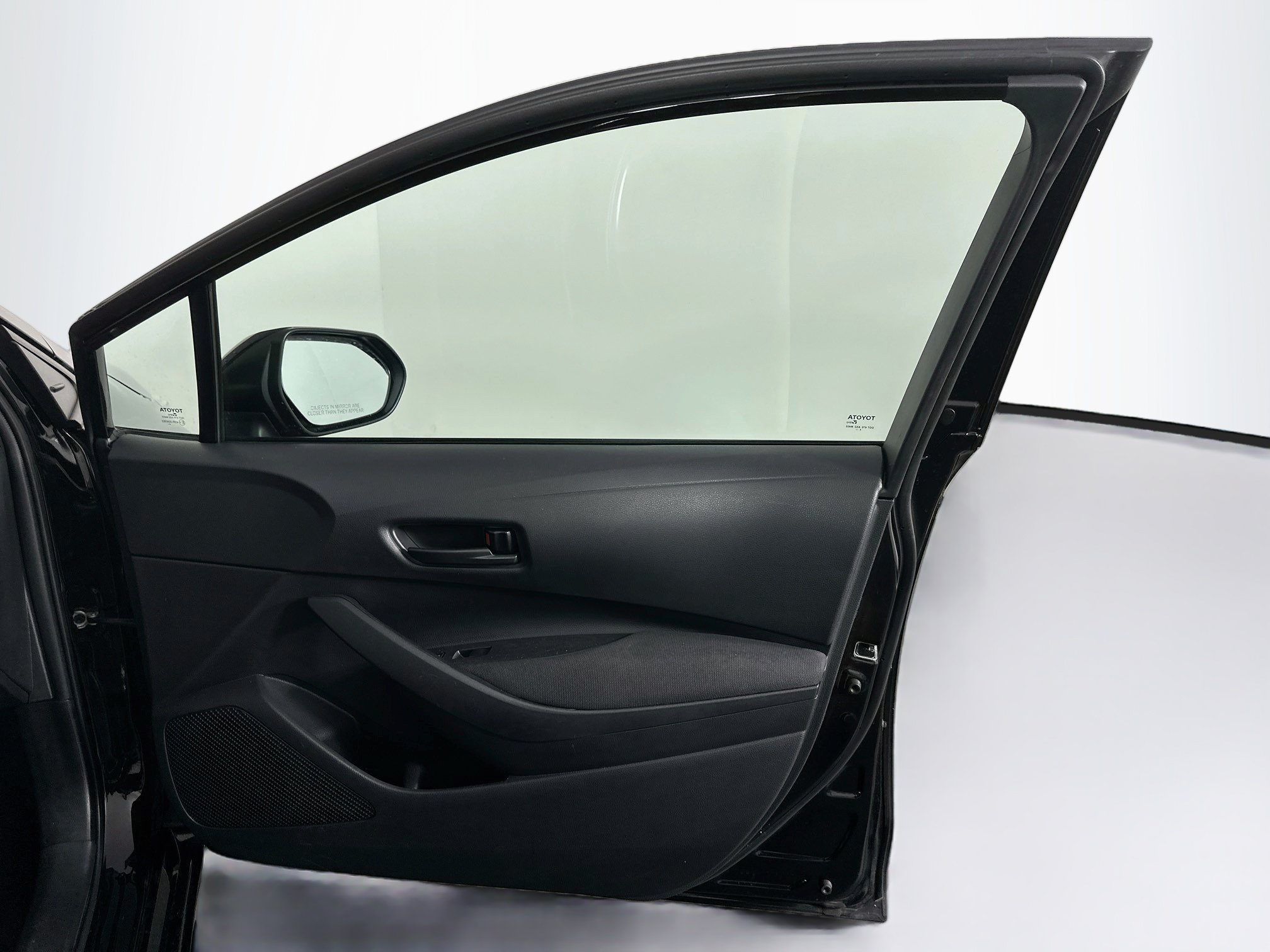 Used 2025 Toyota Corolla LE FWD image 30