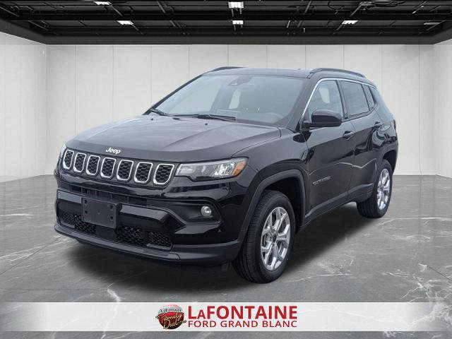 Used 2025 Jeep Compass Latitude w/ Sun & Sound Group AWD/4WD image 1