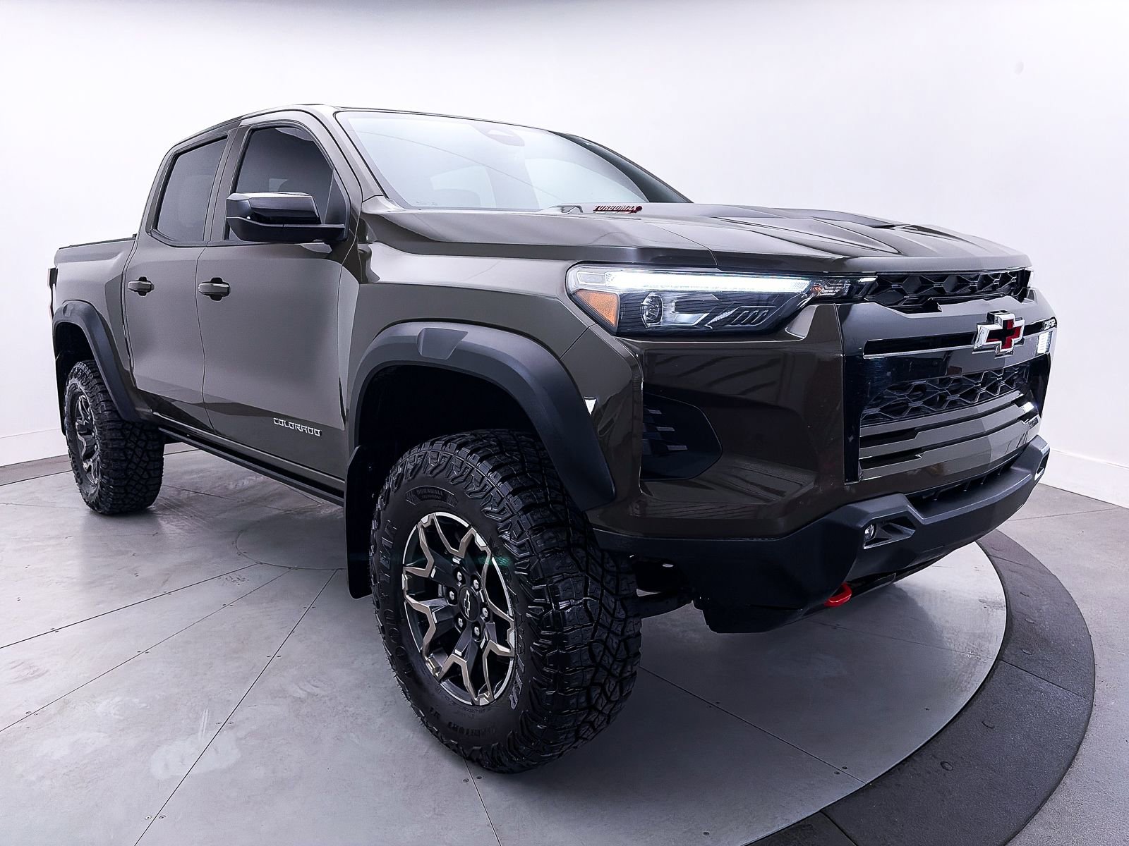 Used 2023 Chevrolet Colorado ZR2 w/ ZR2 Convenience Package III image 11