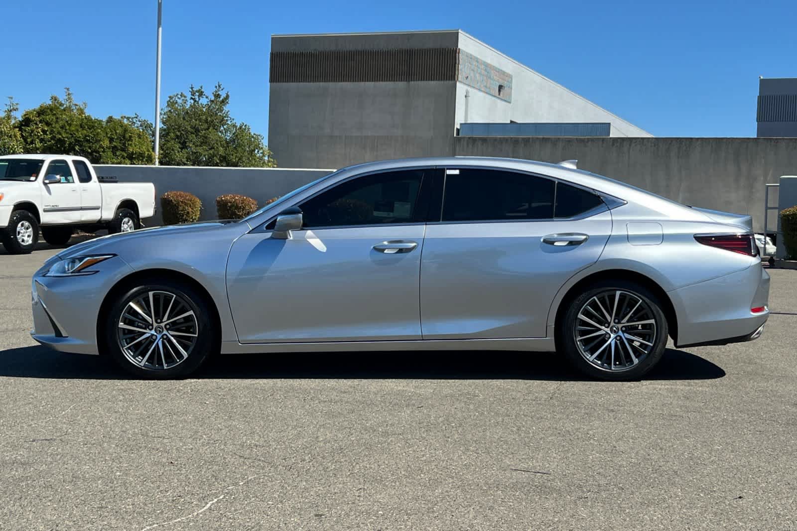 Certified 2023 Lexus ES 350 w/ Premium Package FWD image 9