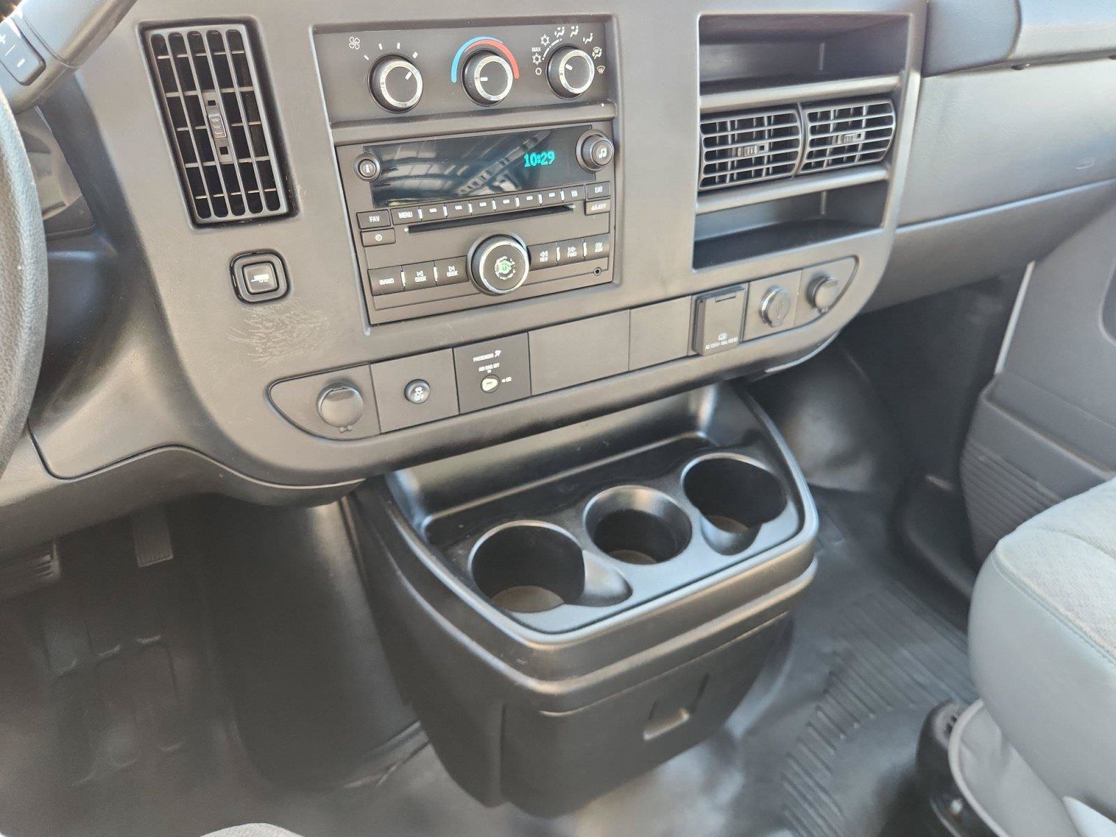 Used 2015 Chevrolet Express 2500 RWD image 30