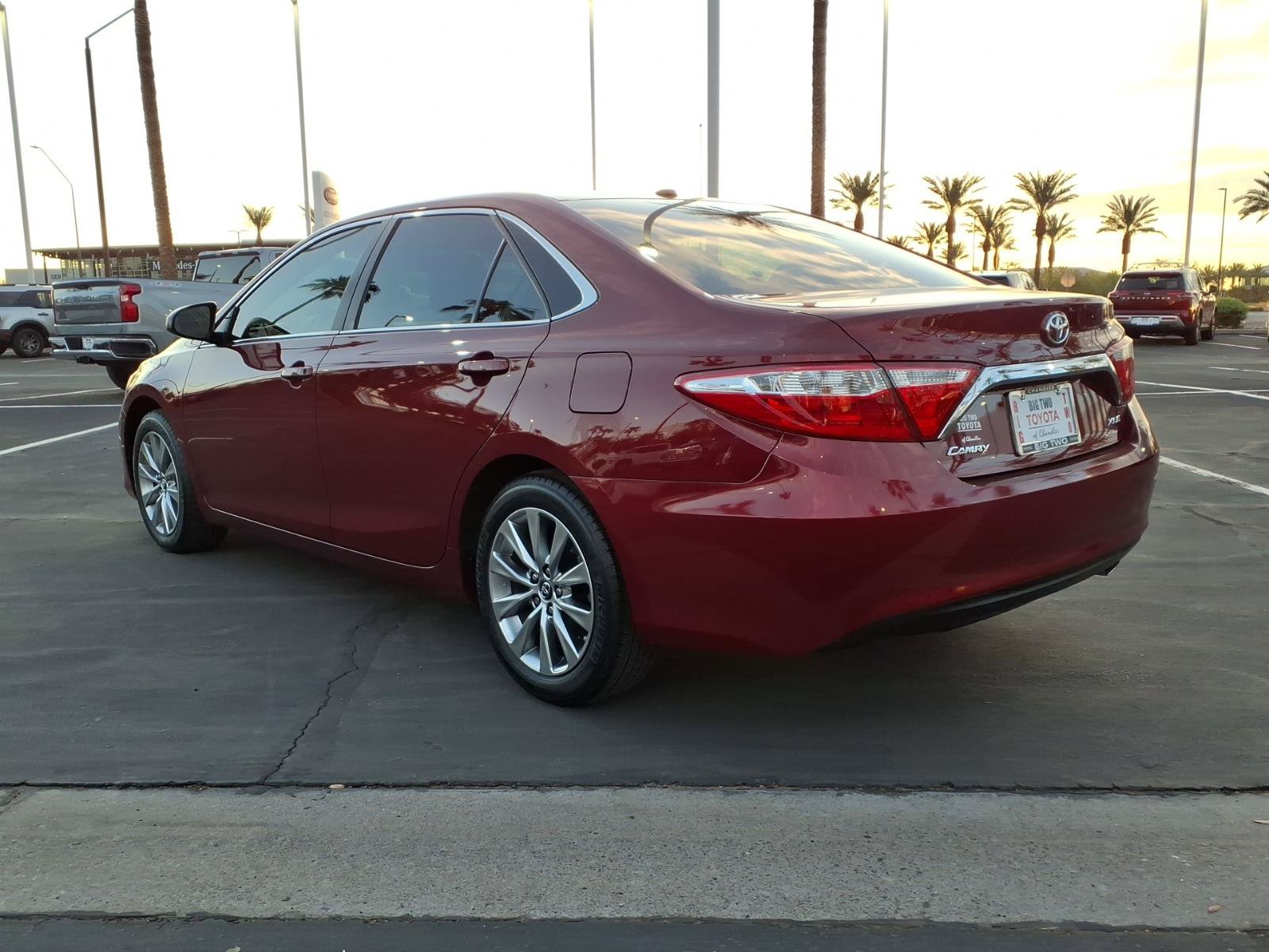 Certified 2017 Toyota Camry XLE FWD image 6