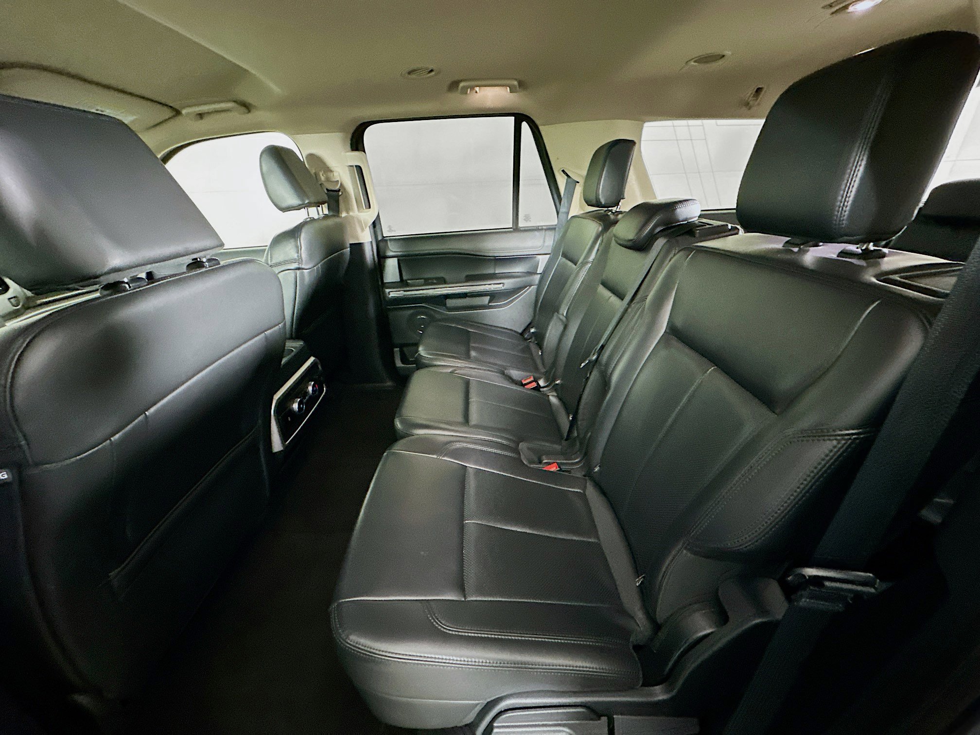Used 2024 Ford Expedition XLT image 27