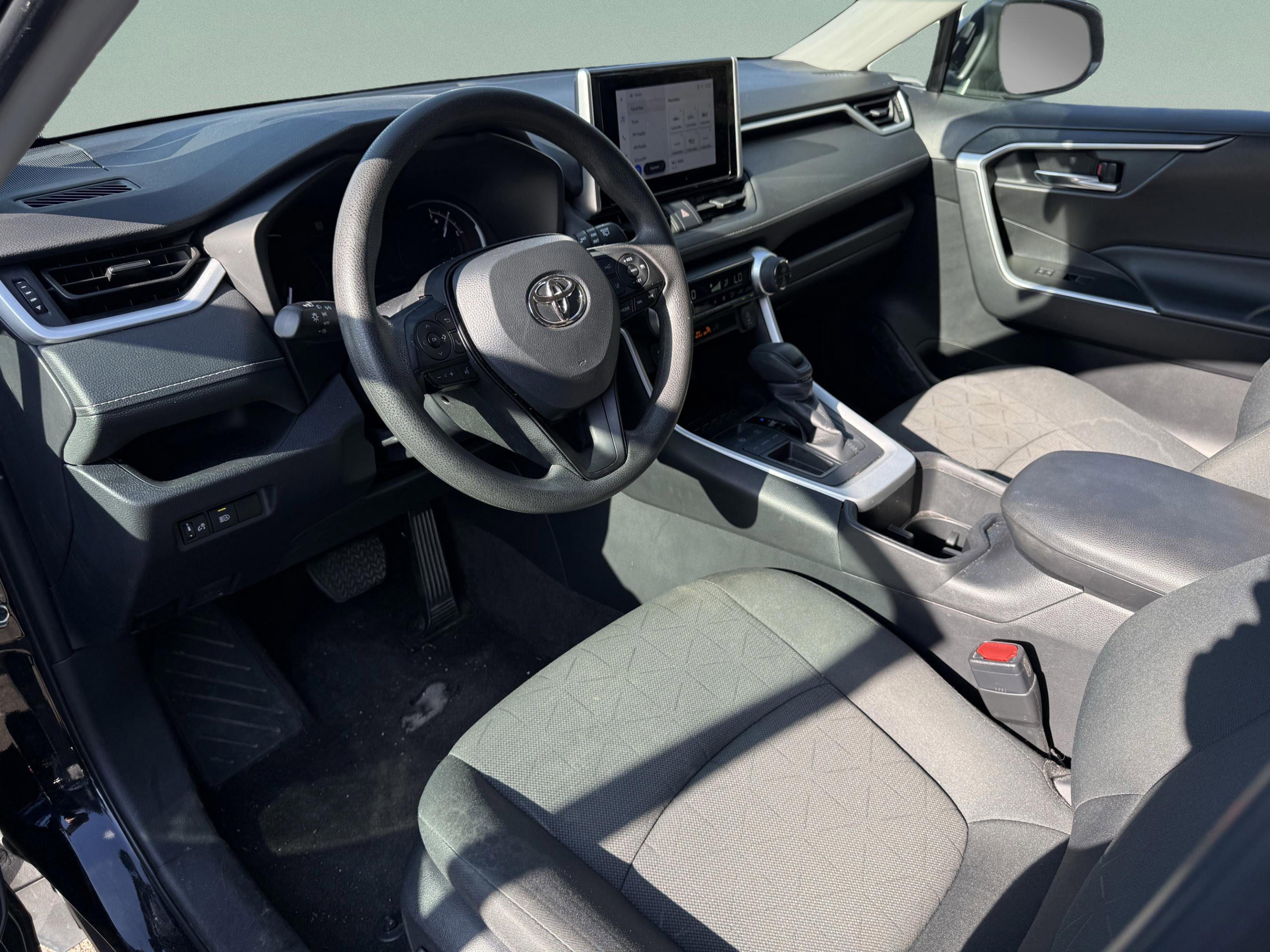 Used 2024 Toyota RAV4 XLE image 9