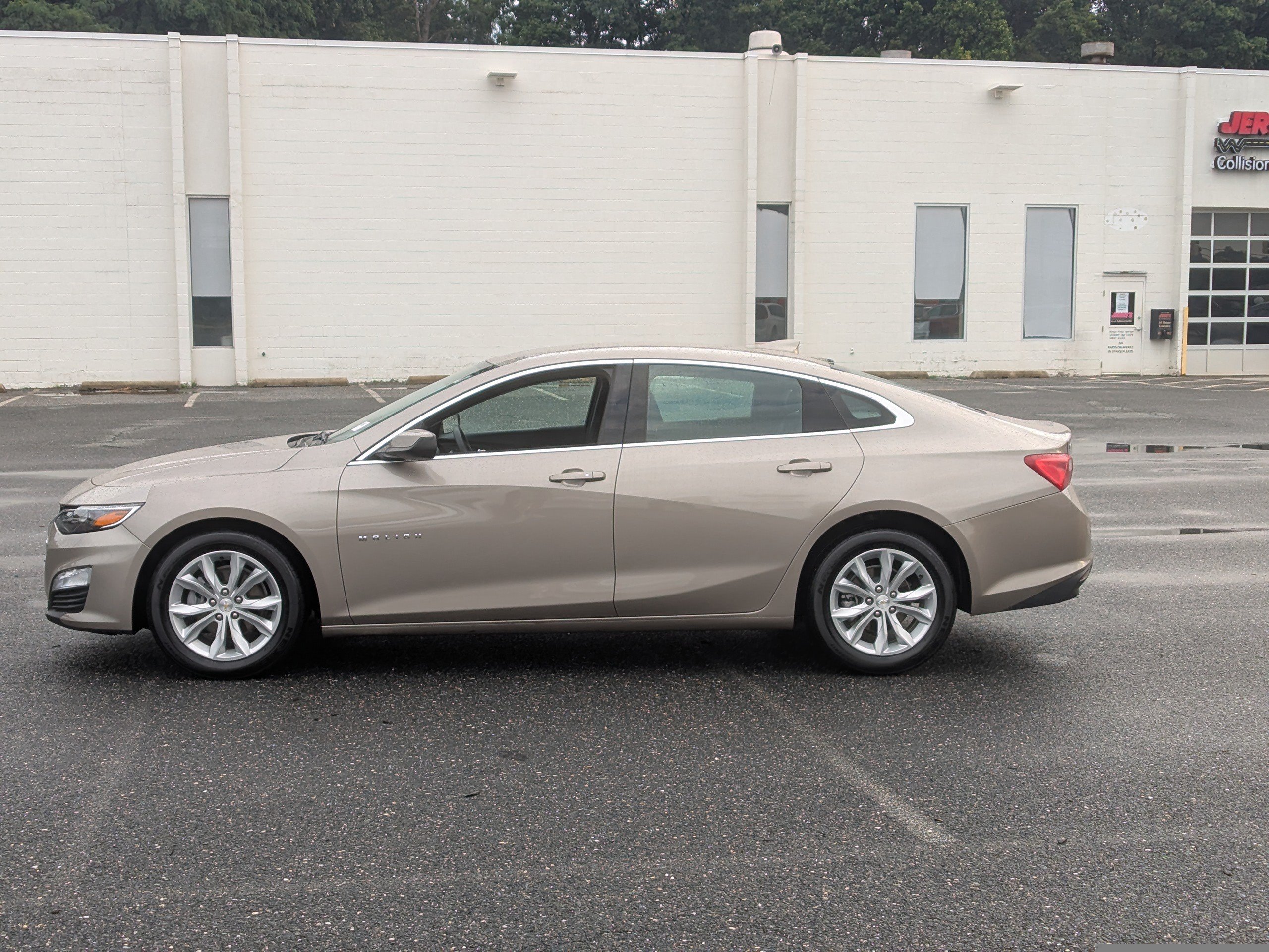 Used 2024 Chevrolet Malibu LT FWD image 5