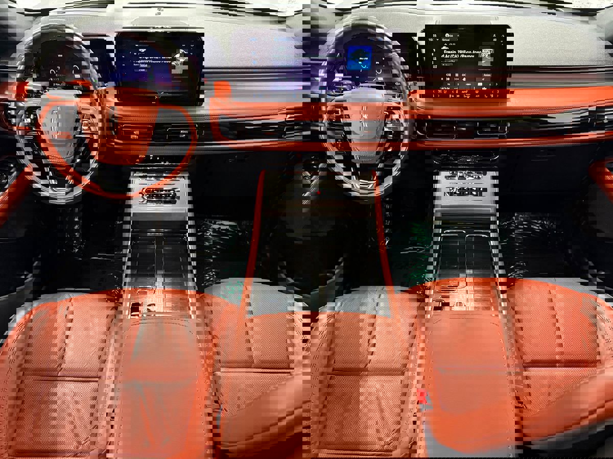 Used 2025 Lincoln Aviator Reserve w/ Jet Appearance Package image 16