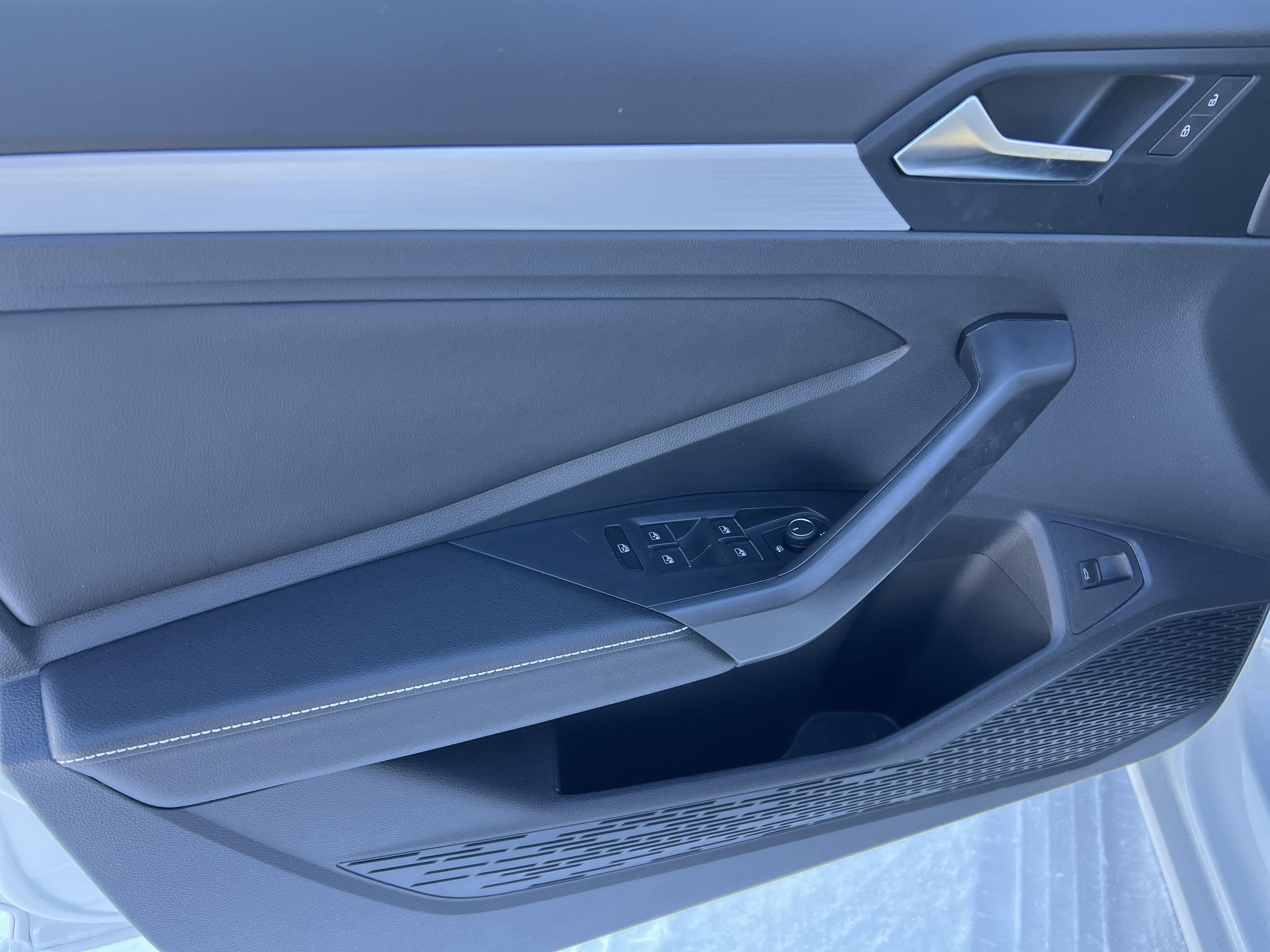 Certified 2025 Volkswagen Jetta S image 12