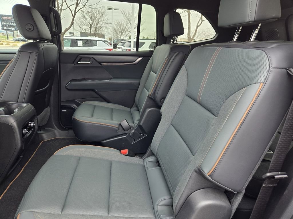 Used 2024 GMC Acadia AT4 w/ Luxury Package image 3