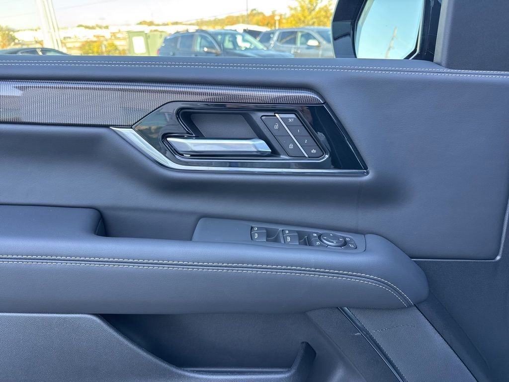 New 2026 GMC Yukon XL Elevation w/ LPO, Elevation Black Package image 13