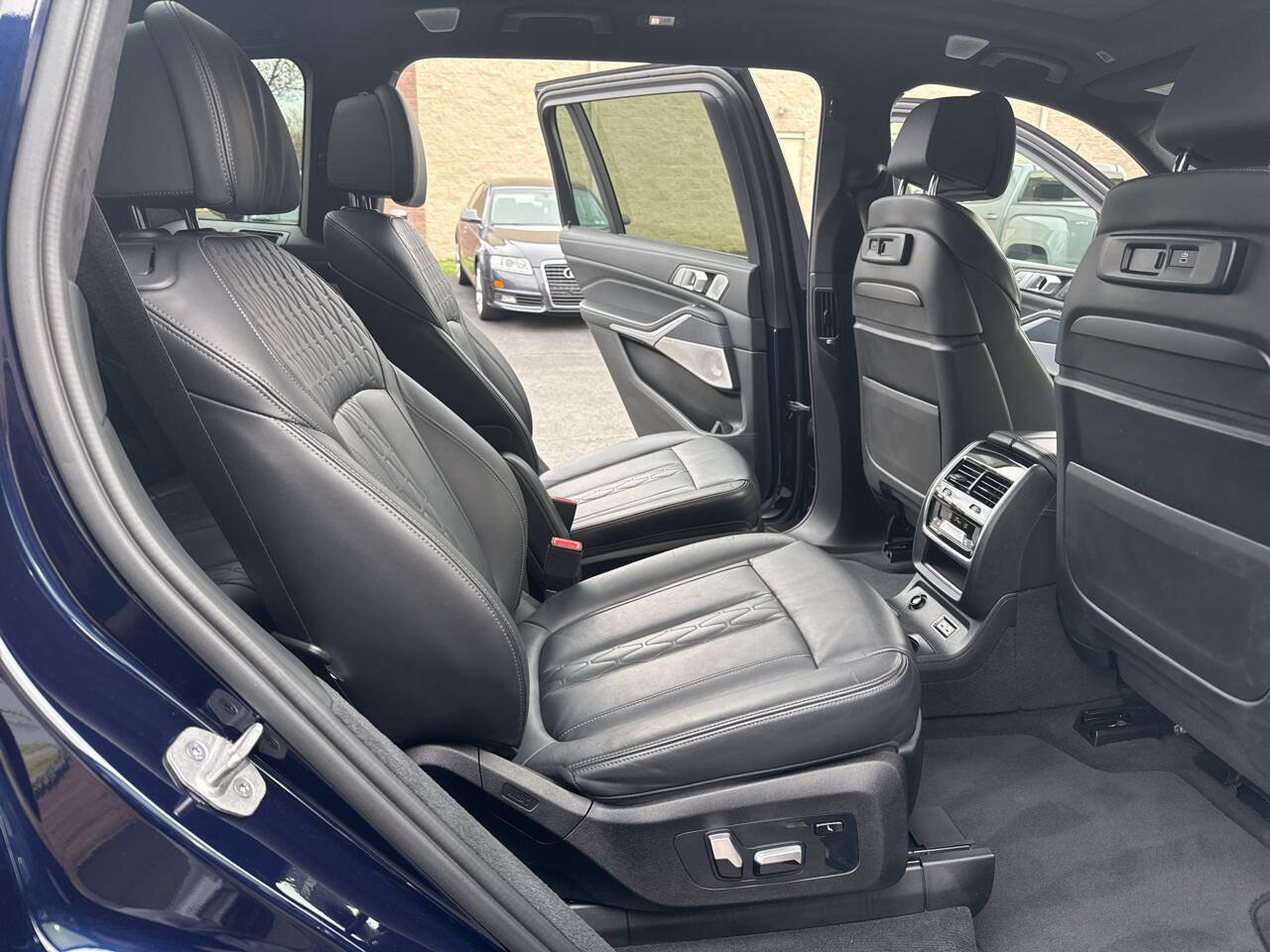 Used 2021 BMW ALPINA XB7 AWD/4WD image 36
