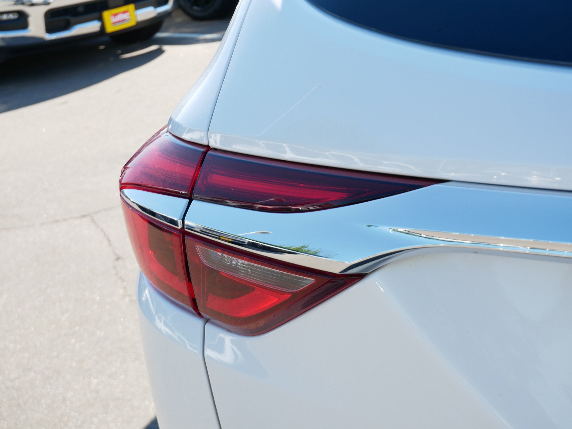 Used 2019 Buick Enclave Premium AWD/4WD image 18