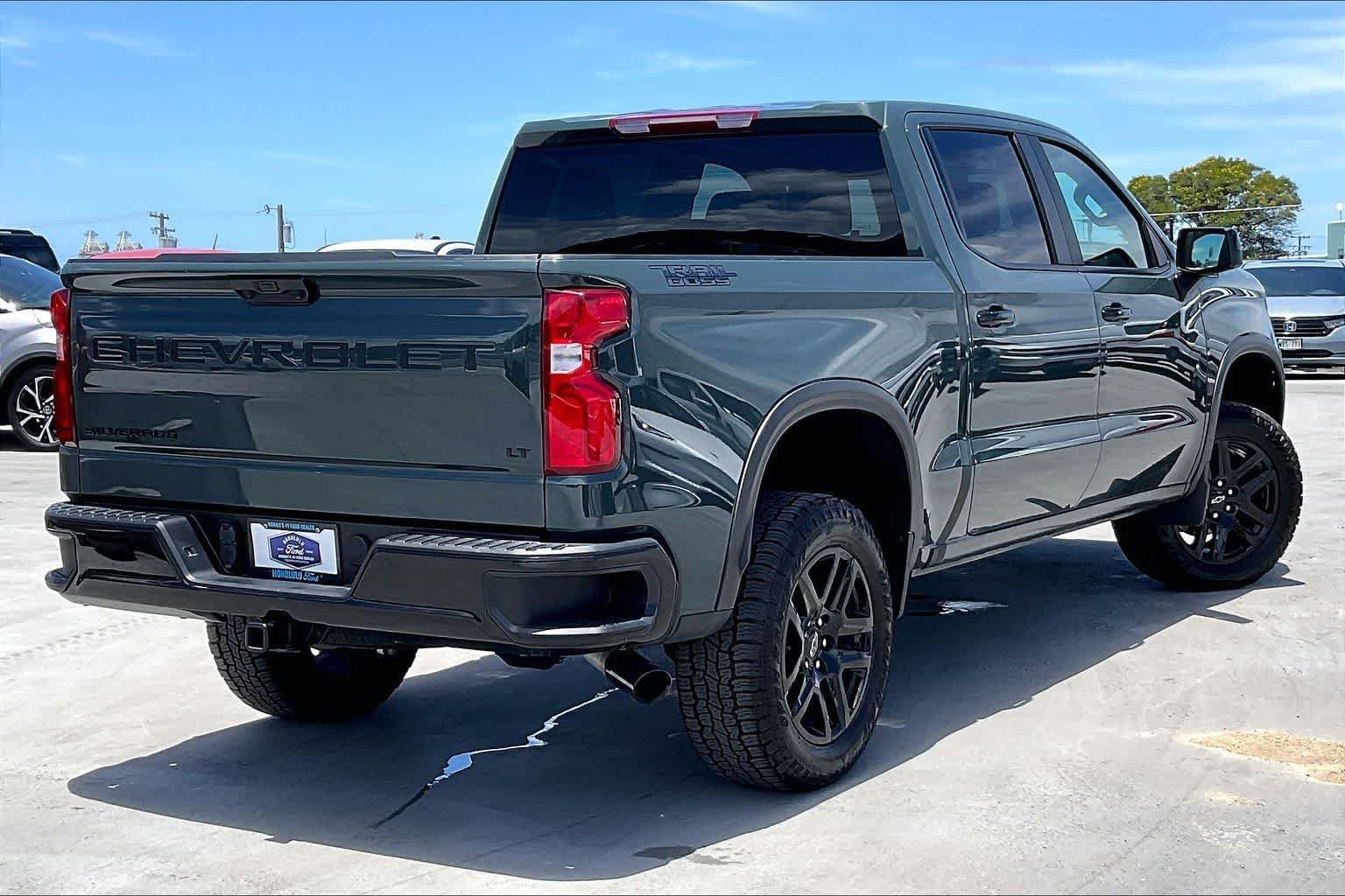 Used 2025 Chevrolet Silverado 1500 LT Trail Boss w/ Dark Appearance Package AWD/4WD image 22