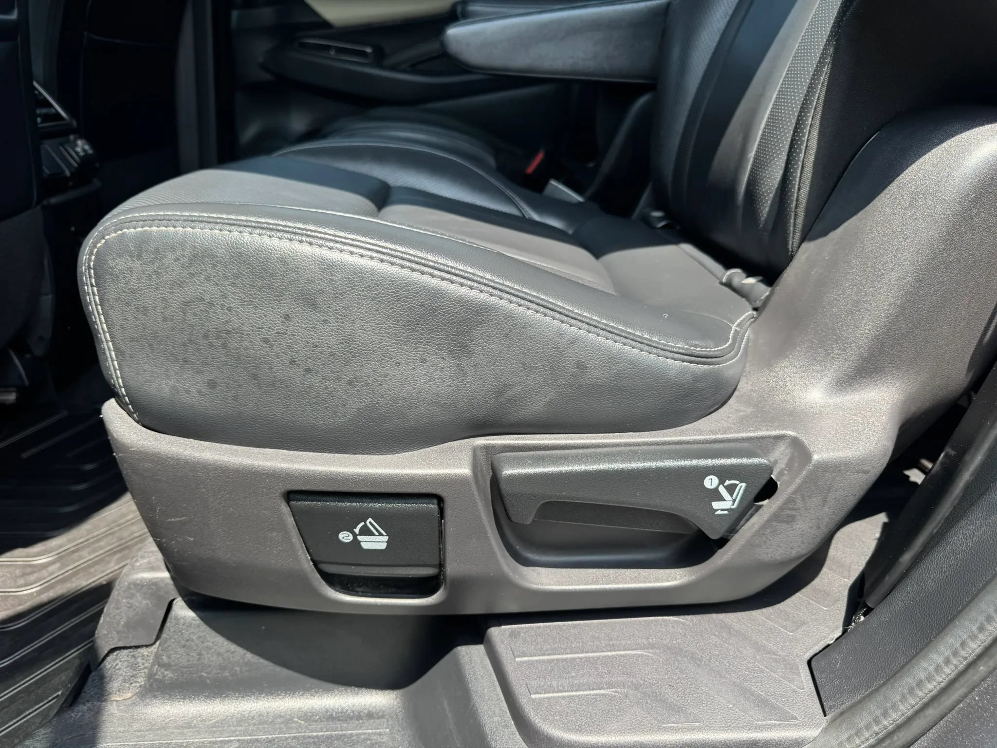 Used 2022 Subaru Ascent Limited AWD/4WD image 39