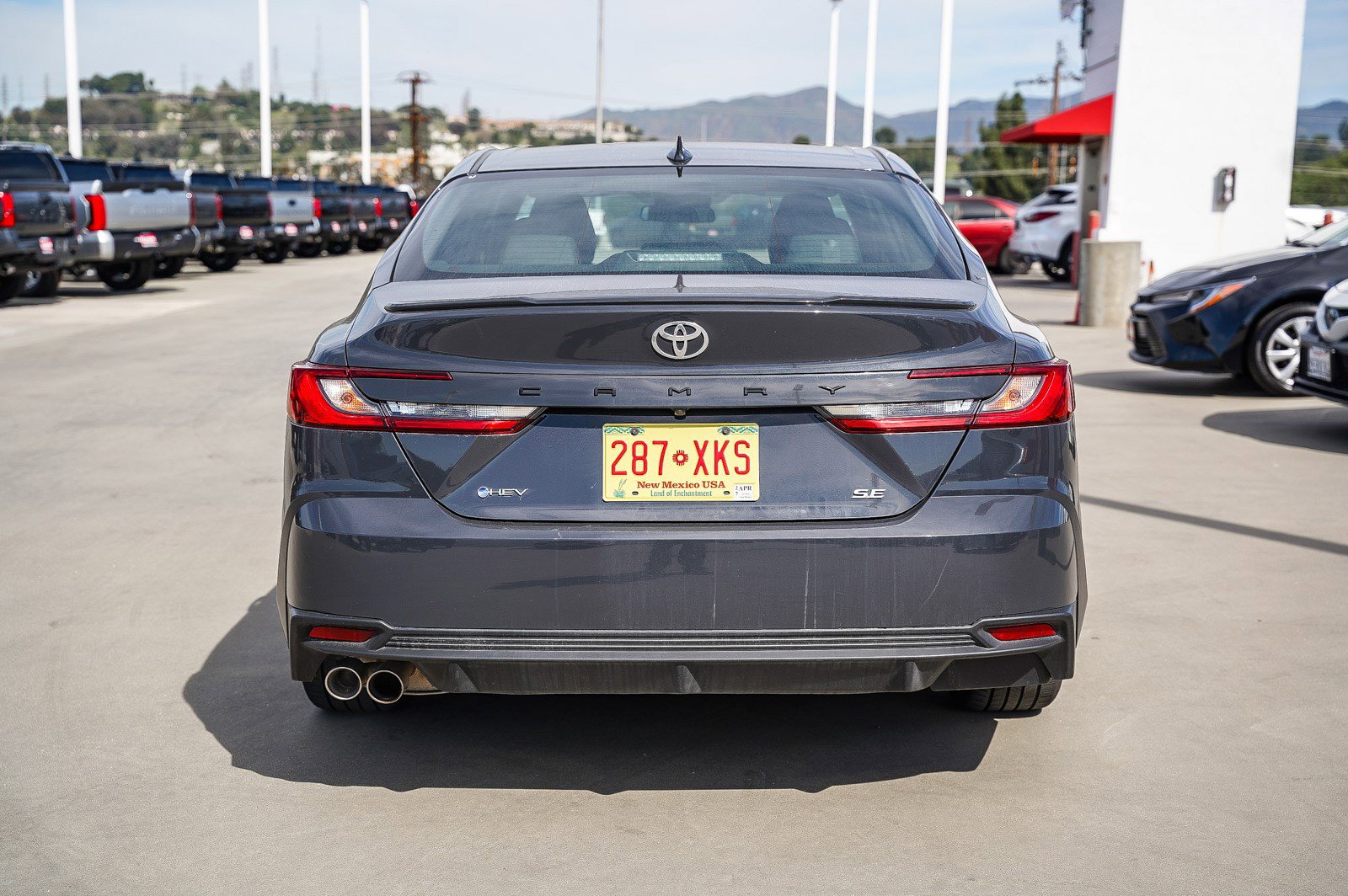 Used 2025 Toyota Camry SE image 10