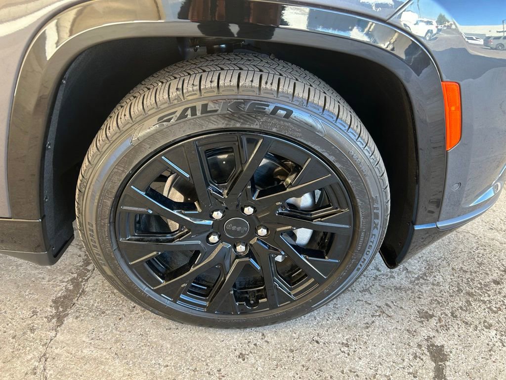 Used 2025 Jeep Wagoneer S Launch Edition image 12