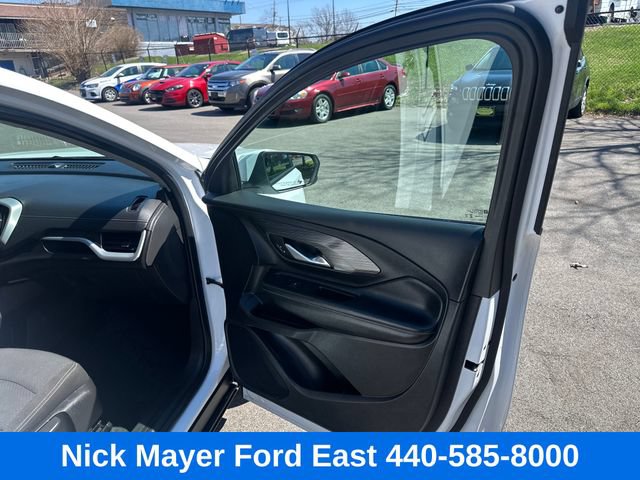 Used 2024 GMC Terrain SLE AWD/4WD image 10