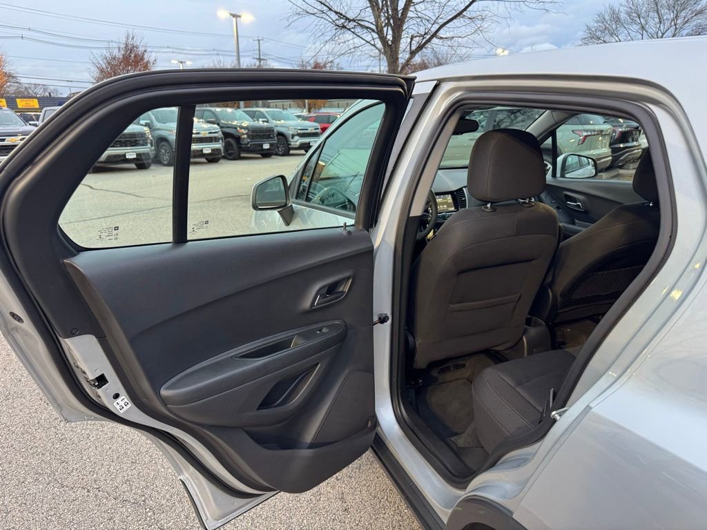 Used 2019 Chevrolet Trax LS image 17
