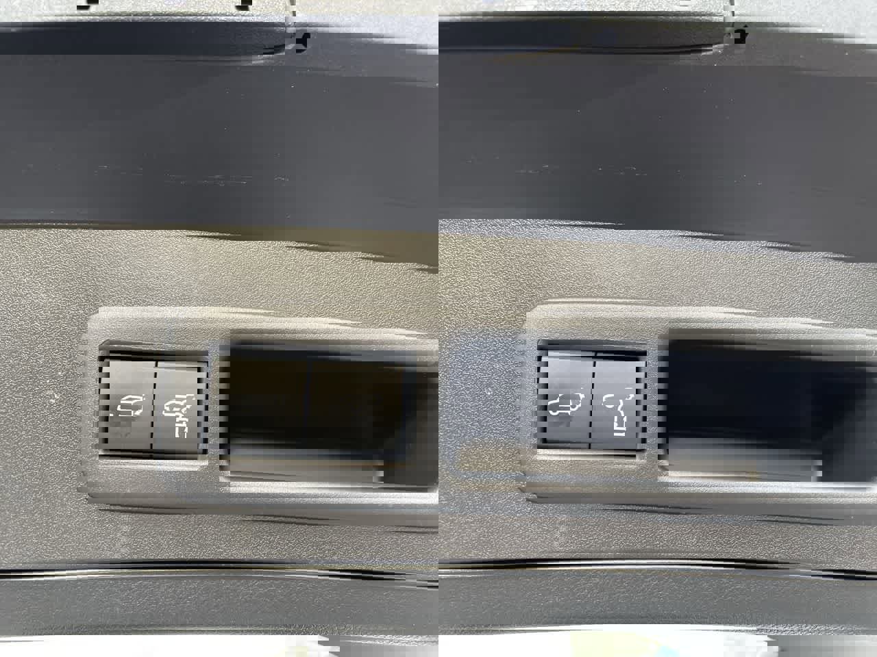 Used 2025 Lexus UX 300h AWD image 18