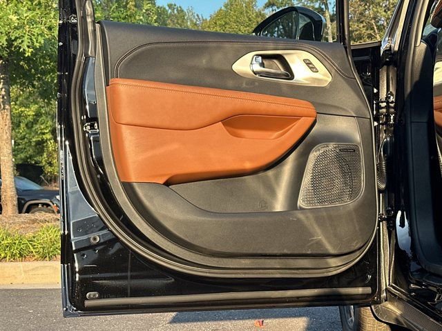 New 2026 Chrysler Pacifica Pinnacle image 10