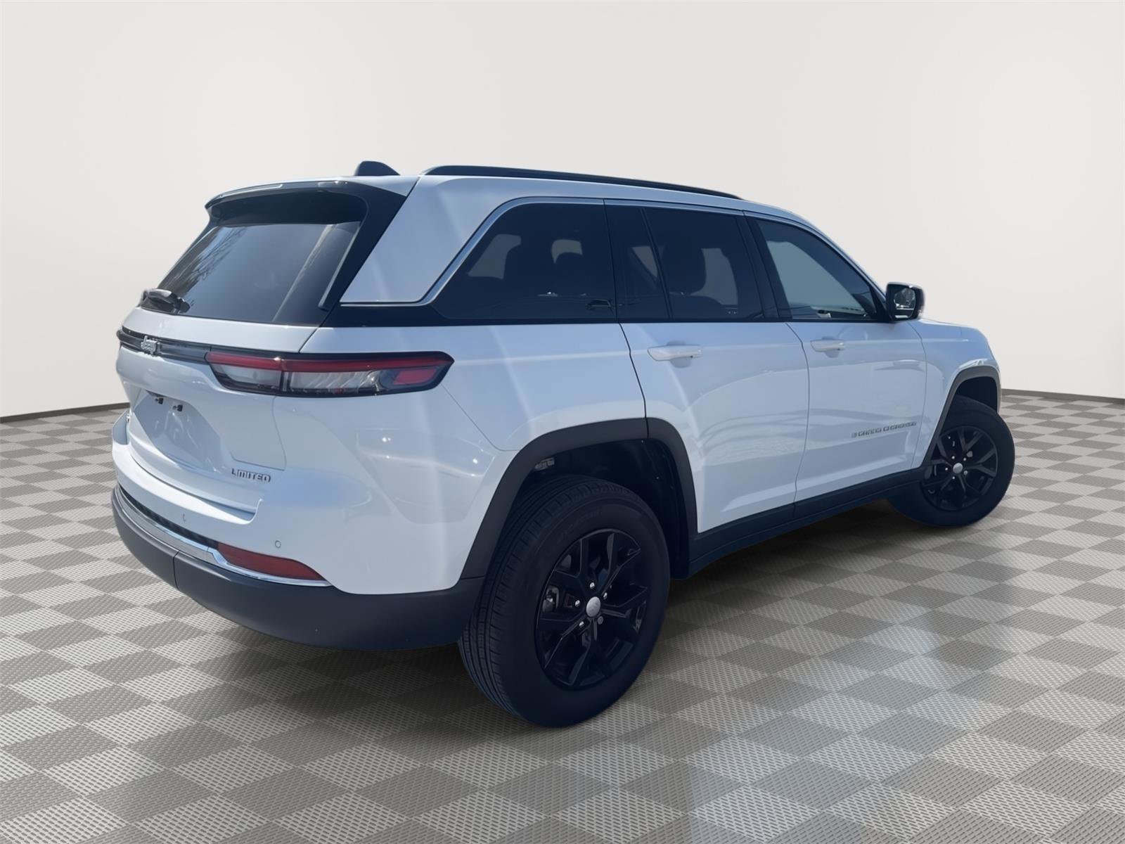 Used 2025 Jeep Grand Cherokee Limited image 2